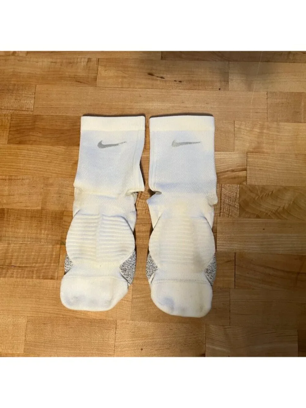 Men's Medium 8-9.5 Nike Grip Racing Lightweight Dri Fit Mini Crew Running Socks